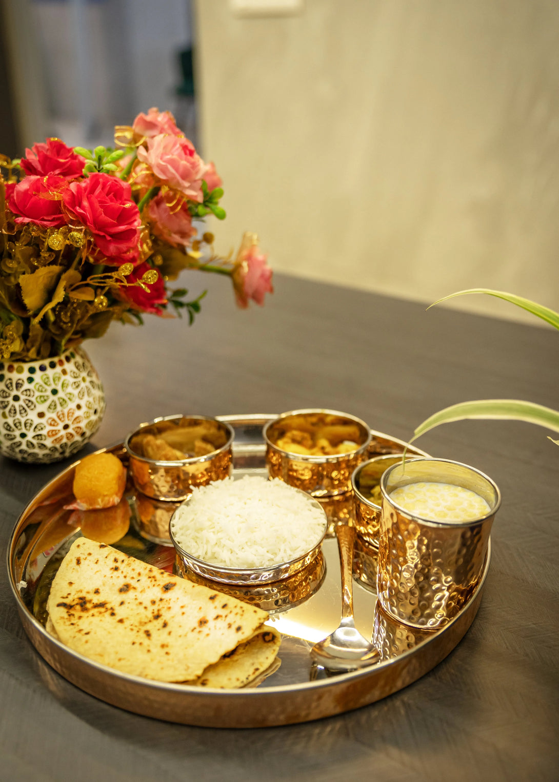 Metal Food Thali With Bowls - GottaGo.in